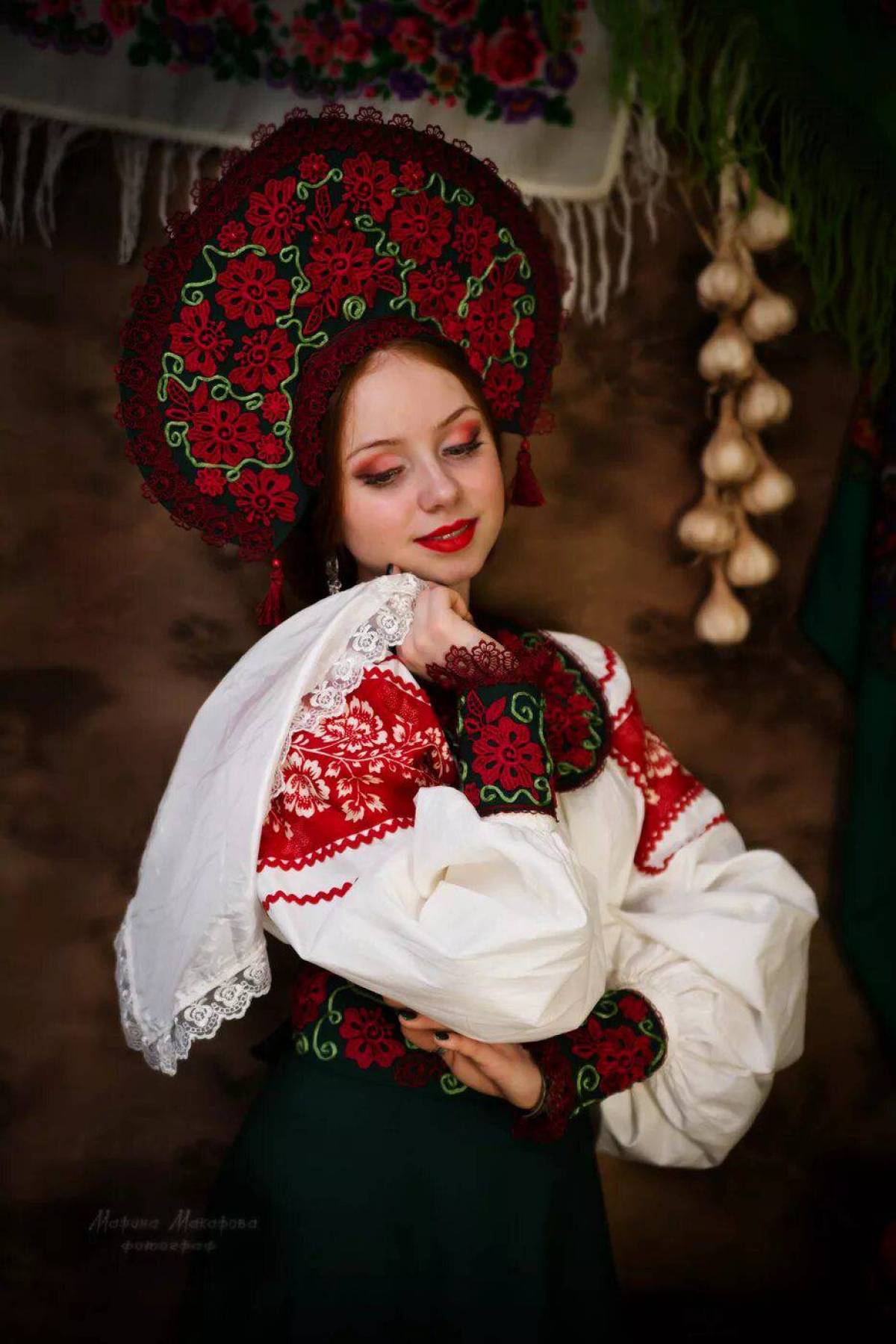 Women in Slavic costumes underwear in Shijiazhuang