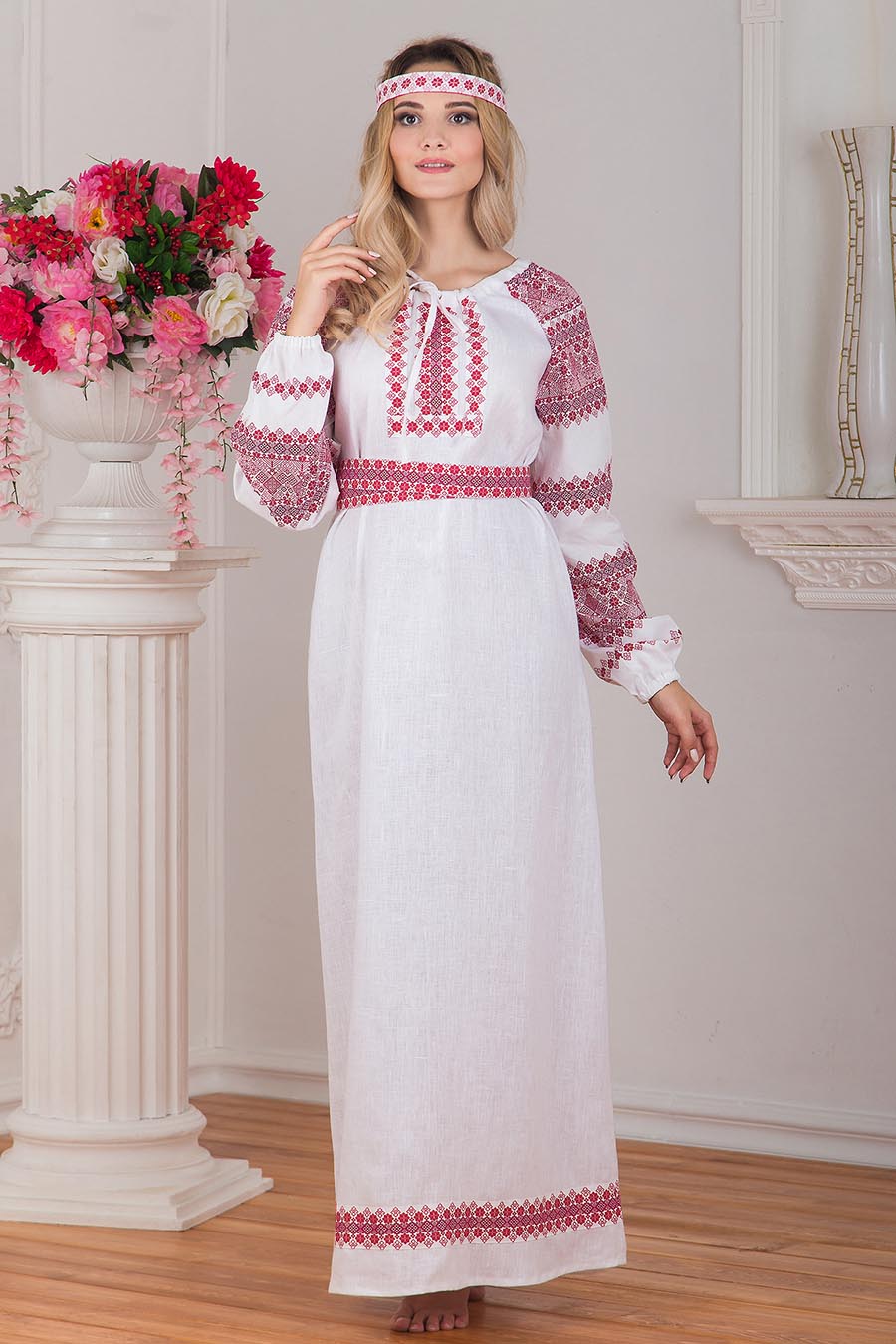 Women in Slavic costumes in Shijiazhuang