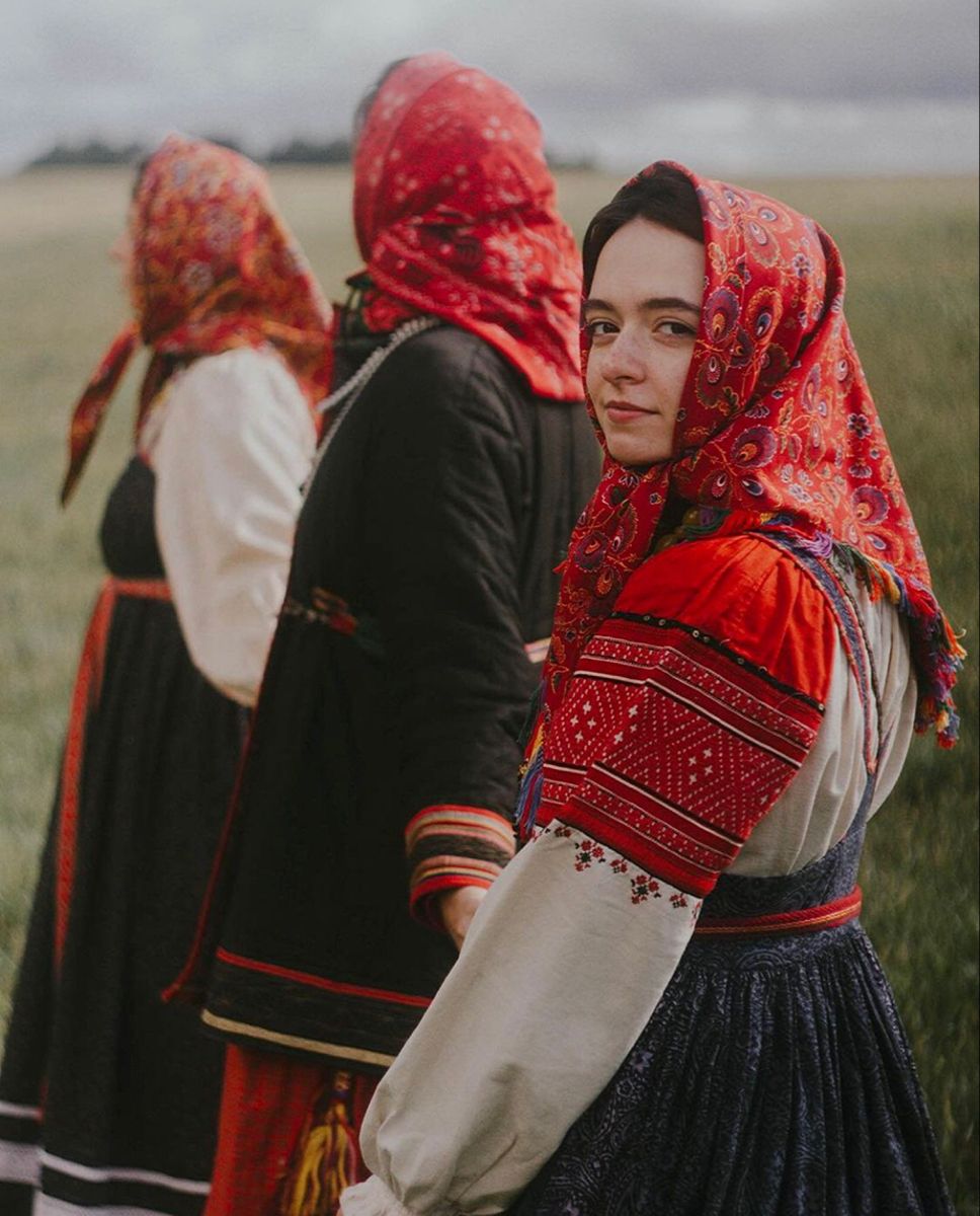 Women in Slavic costumes in Shijiazhuang
