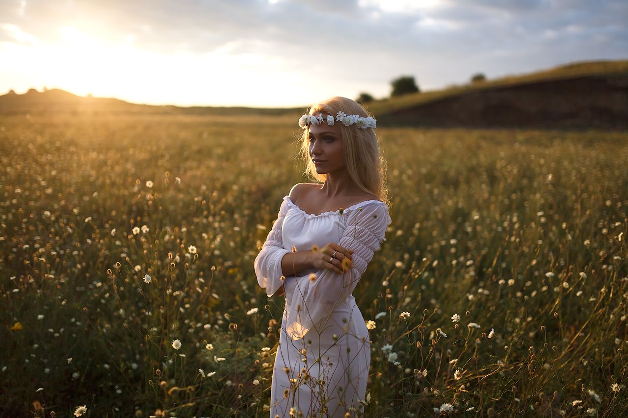 Girls in Slavic costumes in Shijiazhuang