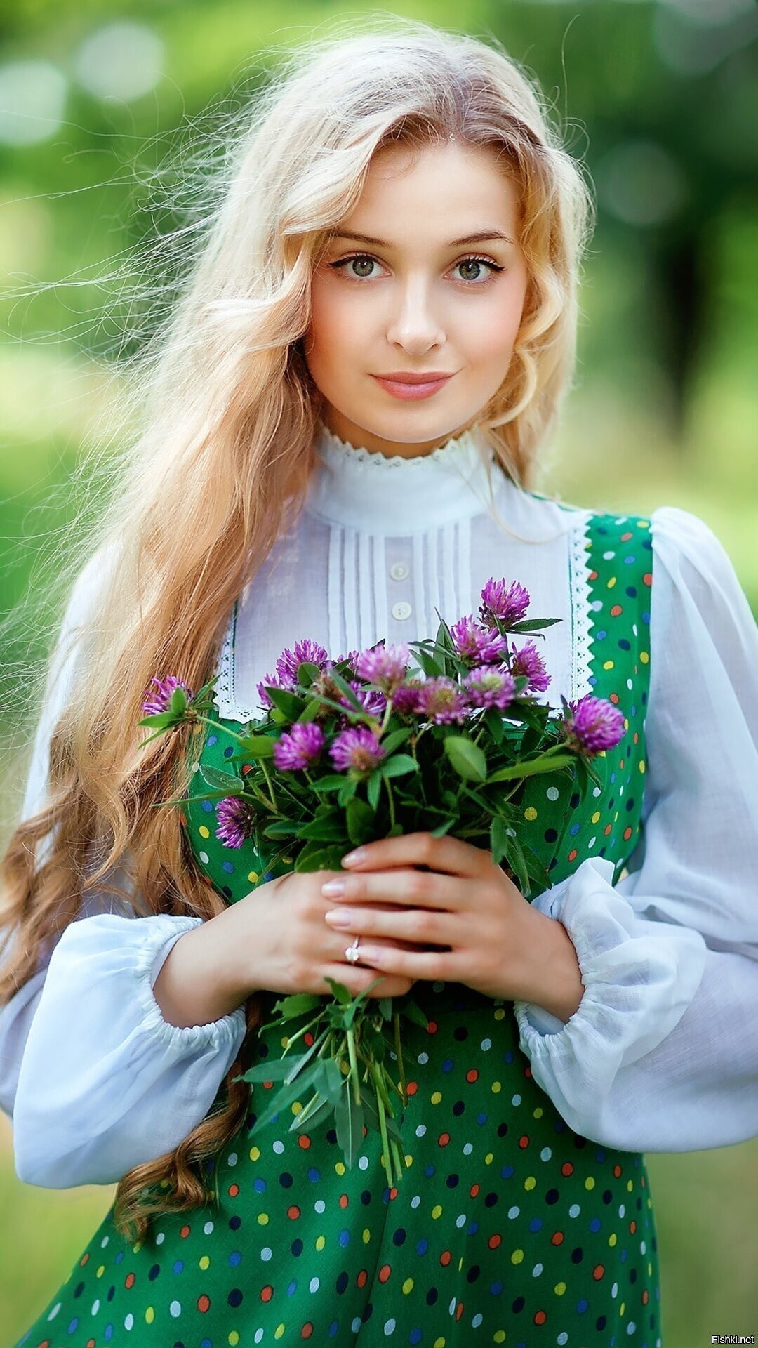 Girls in Slavic costumes in Shijiazhuang
