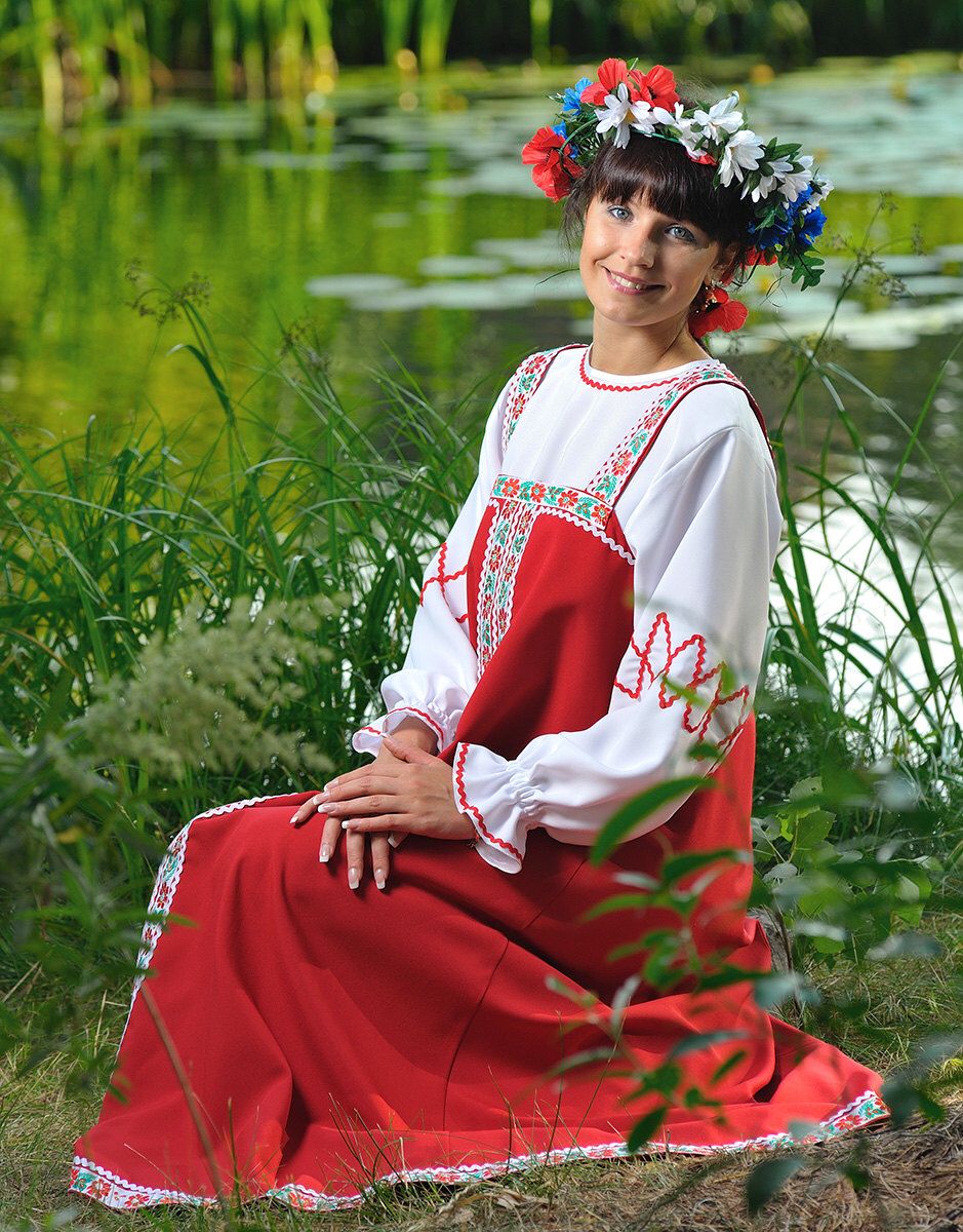 Beautiful girl Girls in Slavic costumes in Shijiazhuang